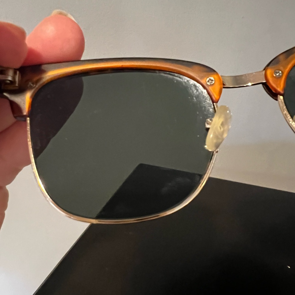 Ray-Ban Clubmaster Classic Polished Tortoise on Gold Sunglasses - Picture 14 of 16